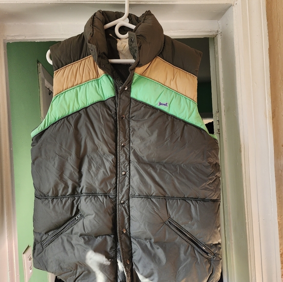 Le Tigre men's L multiple puffer vest. - Picture 8 of 8